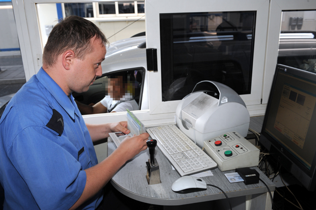 Печати на граници одлазе у историју?