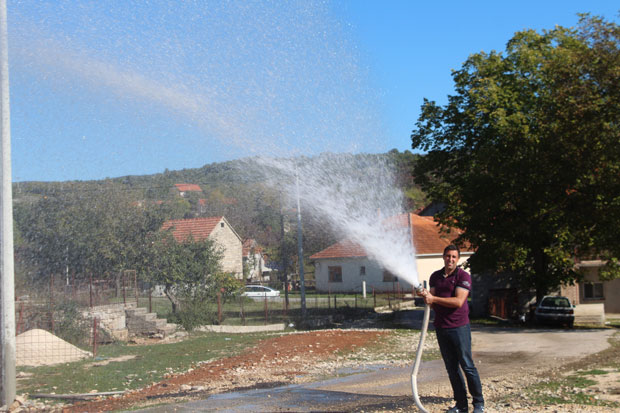 Вода стигла до села Баљци: Донација Владе Србије олакшала живот мештанима најнасељенијих села у Херцеговини