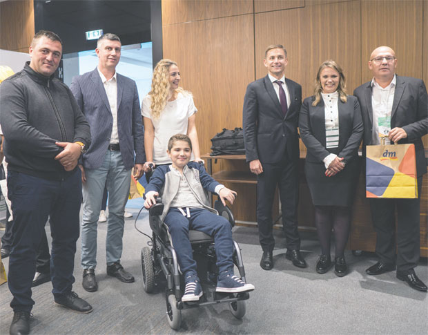 Новосађани у хуманитарној акцији: Електромоторна инвалидска колица за Јованов осмех 