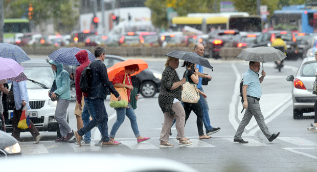 ВРЕМЕНСКА ПРОГНОЗА: Пре подне киша, поподне ПЉУСКОВИ са ГРМЉАВИНОМ