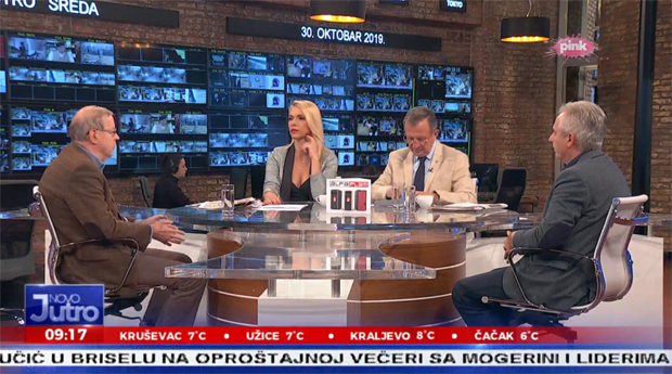 Велико изненађење у јутарњем програму: Кад је водитељка Ирина села за сто, свима је ОВО запало за око