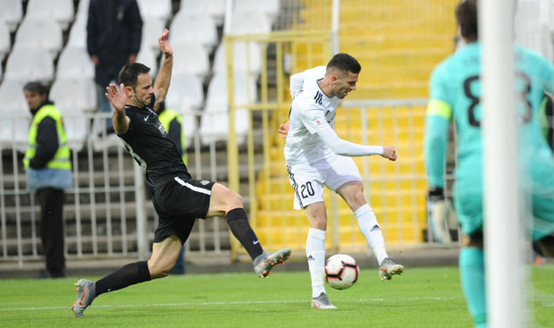 ЧУКАРИЧКИ СЛАВИО У ДЕРБИЈУ ПРОТИВ ПАРТИЗАНА: Стојковић частио “брђане” (ВИДЕО)