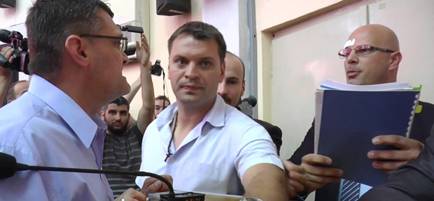 Судски епилог туче у Чачанском парламенту: Одборнику Двери четири месеца условно због напада на председника Скупштине