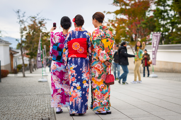 Нова правила у Јапану: Ко слика гејшу, мораће да плати