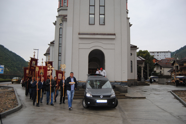 Лопови не презају ни од чега: Нестао новац из зворничке цркве