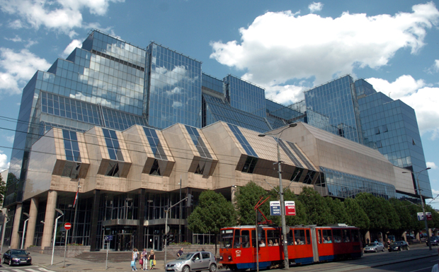 Финансијски водич НБС за повратнике: Како да отворите рачун или пренесете новац у банку у Србији