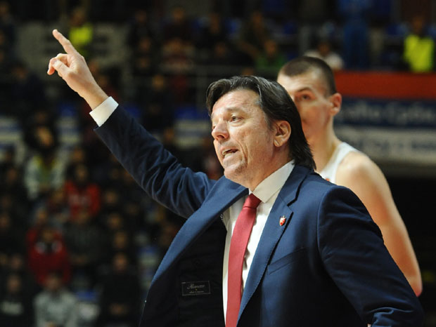 ИЛИ СЕ МОБИЛИШЕМО ИЛИ ПАДАМО: Тренер Звезде, после прве евролигашке победе, о искључењу Лазића, потенцијалу екипе, Симанићу...