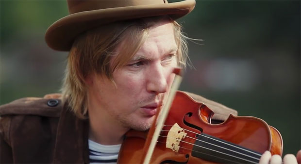 Чувеном музичару украли виолину вредну пола милиона евра!