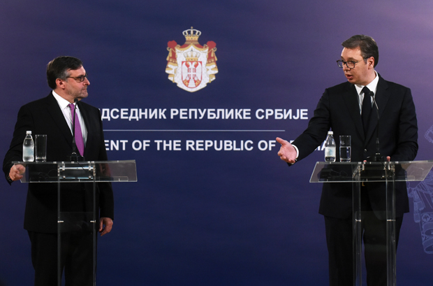 Председник Вучић о Палмеровим претњама: Да повуку таксе, а ми да признамо Косово? То подсећа на шалу