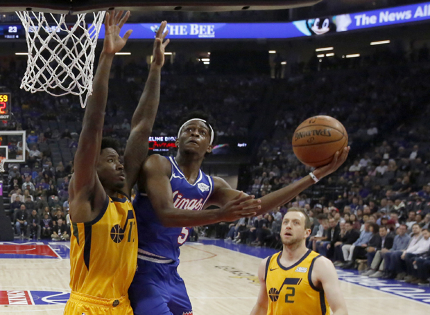 ПРОРАДИО ББ ТАНДЕМ, ЗАИГРАО И БОБИ: Сакраменто коначно победио, Дончићев трипл-дабл недовољан Даласу