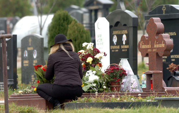 Данас су Митровске задушнице, а ове обичаје би требало да да испоштујете