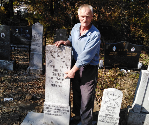 ЈОВАН ЖИВЕО 126 ГОДИНА?! Живорад тврди да је натпис на споменику његовог прадеде истинит 