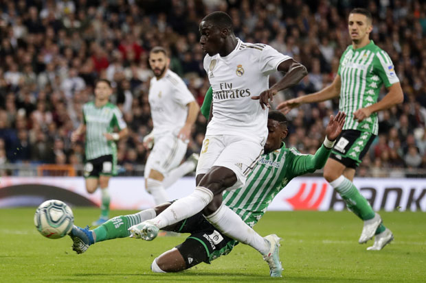 Реал Мадрид наставио да просипа бодове: Бетис одолео на Бернабеуу