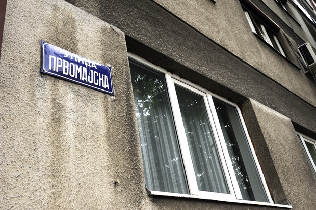 НЕСРЕЋА У ЗЕМУНУ: Дечак пао са терасе солитера