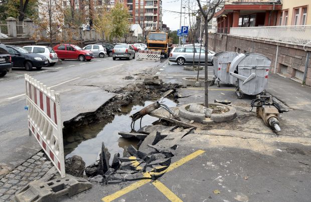 Радови у Сурчину и Новом Београду: Мутна вода због испирања цеви