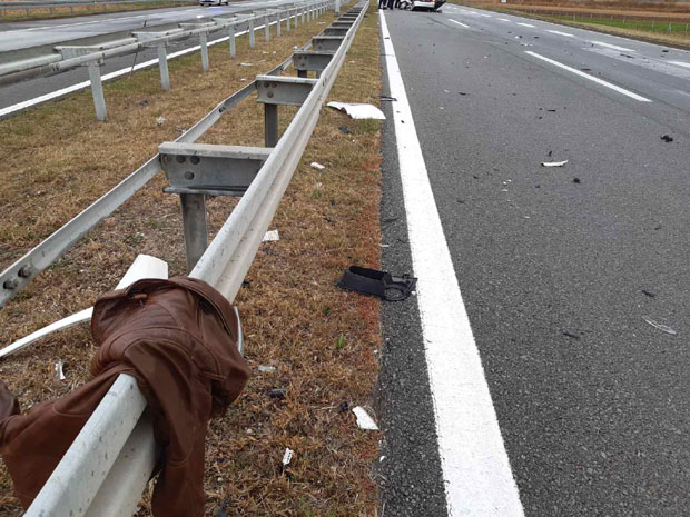 Делови одеће по банкинама, уништен ауто: Језиве сцене несреће након торнада (ФОТО)