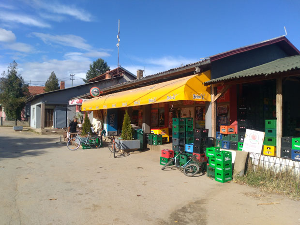 Бојан је месецима узнемиравао друга, а онда га је Миладин моторном тестером исекао по врату: Детаљи напада код Лесковца