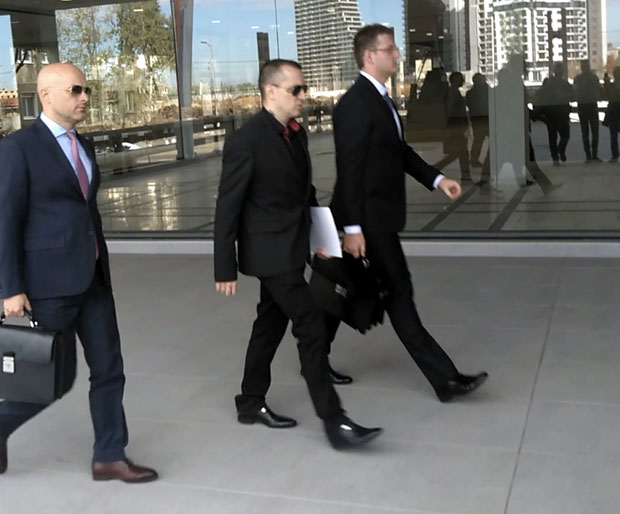 Суђење за убиство певачице: Зоран Марјановић нервозно чекао улазак у судницу, молио да престану да га фотографишу (ФОТО+ВИДЕО)