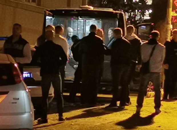 Инцидент испред РТС: Покушали мерцедесом да пробију Вучићево обезбеђење, двојица ухапшена (ВИДЕО)