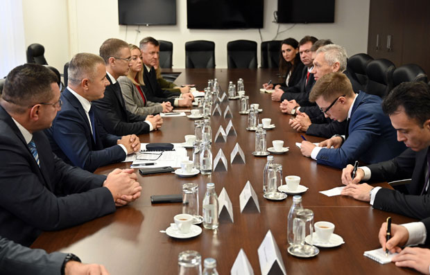 Стефановић са Боцан-Харченком: Треба додатно развијати капацитете Српско-руског хуманитарног центра