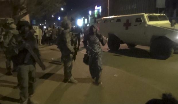 Терористички напад на конвој рудара: На десетине мртвих и повређених (ФОТО)