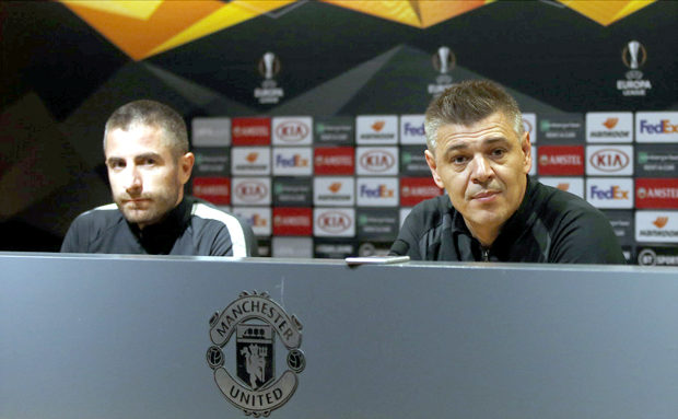 Партизан одрадио тренинг на “Олд Трафорду”, Енглези на Милошевићевој конференцији поново инсистирали на расизму Срба (ФОТО, ВИДЕО)