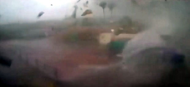 Ево како изгеда: Блиски сусрет са торнадом (ВИДЕО)