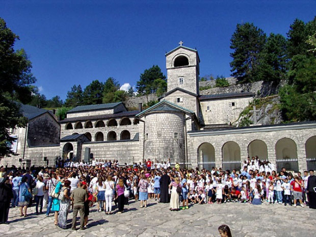 После крштења трансродне особе у Црној Гори: Какав је однос Цркве према таквим случајевима? 