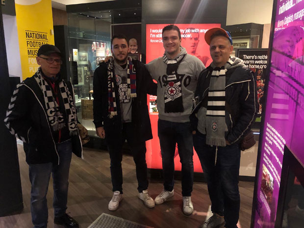 Навијачи Партизана из целе Европе стигли у Манчестер (ФОТО)