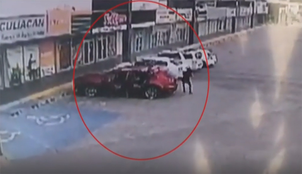 Узнемирујући снимак егзекуције: Полицајац који је хапсио Ел Чаповог сина изрешетан са 155 метака (ВИДЕО)