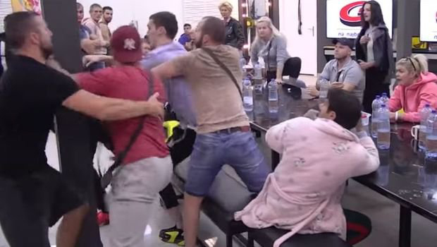 Никола Орозовић насрнуо на Бору Сантану, пао у ватру због псовке