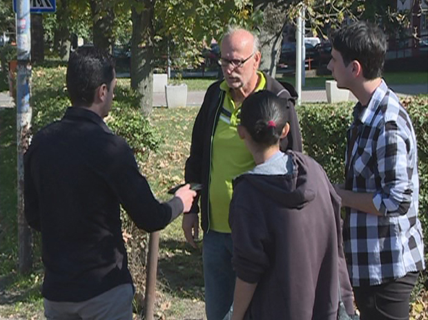 Чиста десетка за поштење: Студенти пронашли новчаник пун пара и вратили власнику