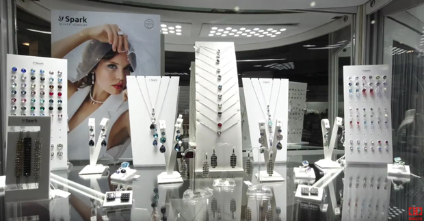 Празник за очи: Изложба драгог камења, накита и ексклузивних сатова у Новом Саду (ВИДЕО)