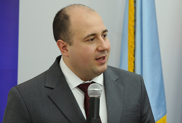 Козарев: Куртију се мора стати на пут