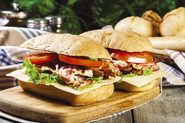 Ко је и како направио први сендвич: Све што нисте знали о једном од омиљених оброка на планети 