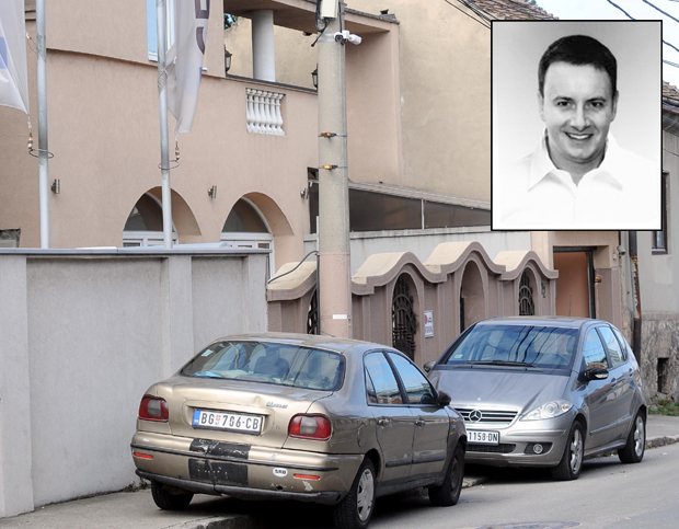 У Блажа Ђуровића из аутоматске пушке испалили 29 пројектила, запалили ауто и побегли: Суђење Иванову и Весковићу, следи саслушање сведока