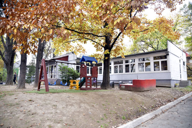 Опљачкан вртић у центру Београда: Вандали обили врата и прозоре, однели технику и дечје ствари из ормарића (ФОТО)