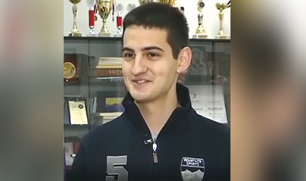 Почаст Михајлу у Кембриџу: Застава Тринити колеџа на пола копља 