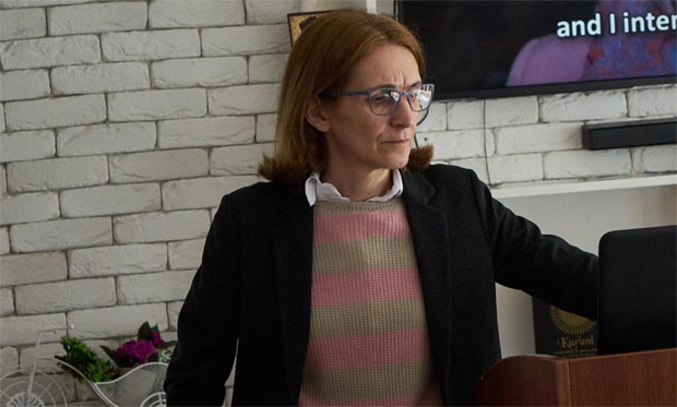 Остављена на цедилу, низале се мука на муку: Иза статуса професорке из Црне Горе крије се политичка истина?