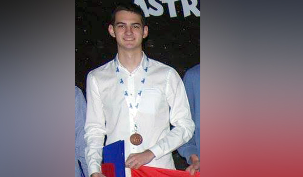 Како је могуће да неко попут генија Михајла (22), младог спортисте непушача, умре од рака плућа? Лекари имају застрашујући одговор