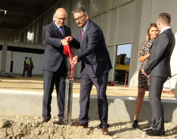 Ускоро турбо-пуњачи са ознаком Мејд ин Србија: Положена временска капсула за изградњу светски познате ауто-индустрије у Новом Саду