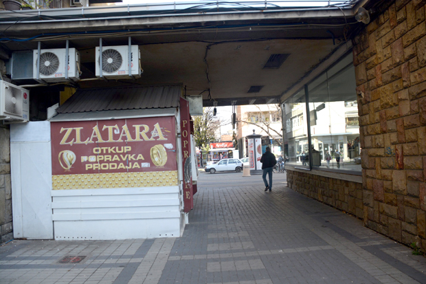 Невероватна пљачка у Крушевцу: Сеф од 100 килограма однели у колицима за воће? (ФОТО)