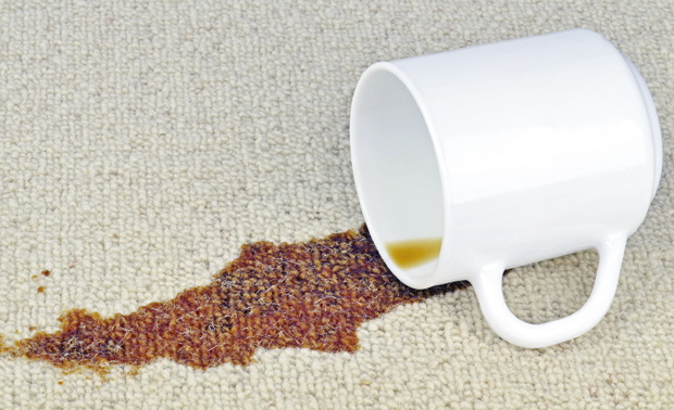 Флеке од кафе су вам упропастиле омиљену одећу: Ево како да их се решите 