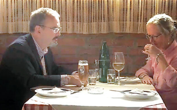 Шпијунка: Ракија пун погодак за Ентонија Годфрија