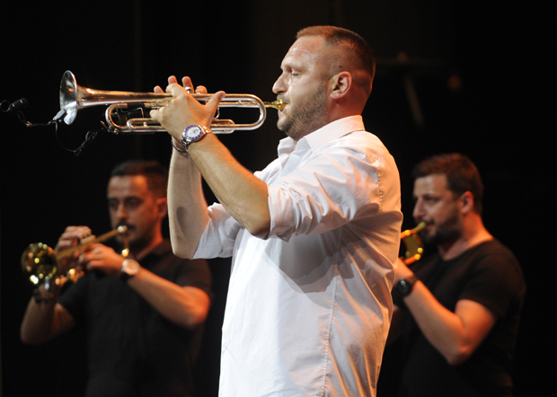 Све је спремно за спектакл: Дејан Петровић завршио пробе за концерт
( ВИДЕО)