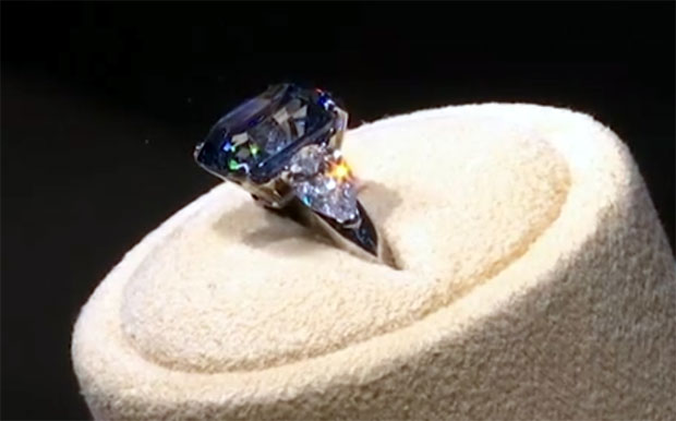 Редак плави дијамант продат за 10 милиона долара: Очекивана много већа цена (ВИДЕО)