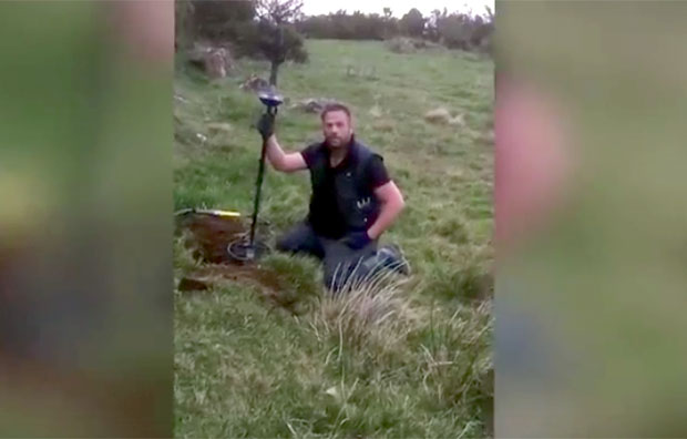 Тражили детектором бурму: Нису ни сањали да ће пронаћи богатство, упознајте срећнике (ВИДЕО)