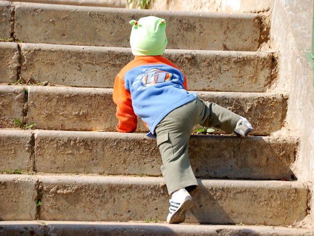 Ужас код Гуче: Дете (3) пало са степеница, хитно превезено у болницу у Чачак