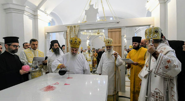 У родном месту патријарха Павла освећена црква и служена прва литургија: Да зло свагда буде иза нас (ВИДЕО/ФОТО)