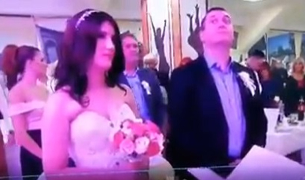 Младожења направио хаос пред олтаром: Уместо да само каже да, Жељко једним потезом изненадио све (ВИДЕО) 